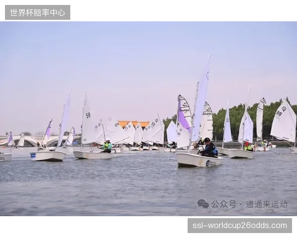 城市内河的景观价值正被运动价值取代，沿岸商业联动成为水上运动俱乐部新的盈利增长点